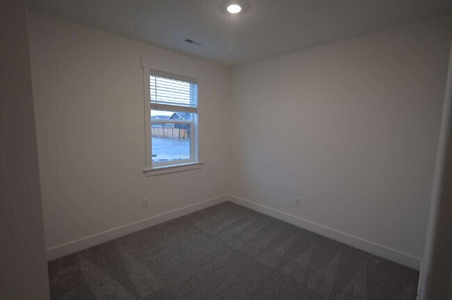 Building Photo - Beautiful New Home in Rolling Hills – Built in 2025