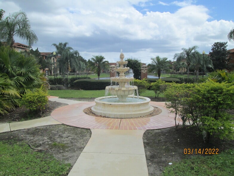 Condo Fountain - 5554 Metrowest Blvd