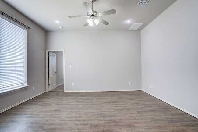 Building Photo - Great newer home in Frenship ISD