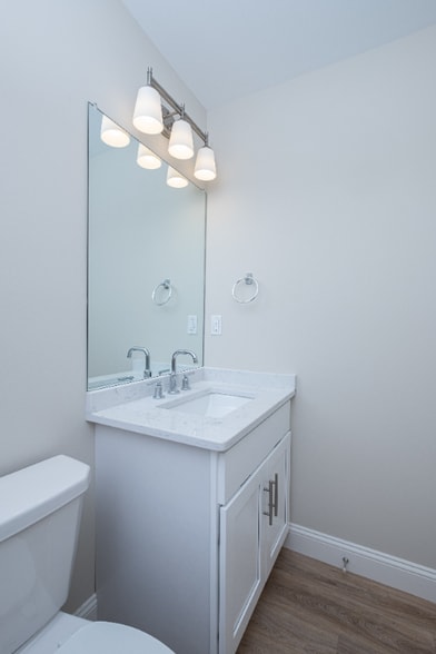 Building Photo - 21 Edgewater Cir