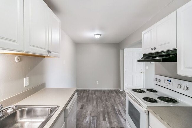 Building Photo - *Beautiful Apartment in Park Like Setting* Updated Shaker Cabinets and Appliances HEAT included