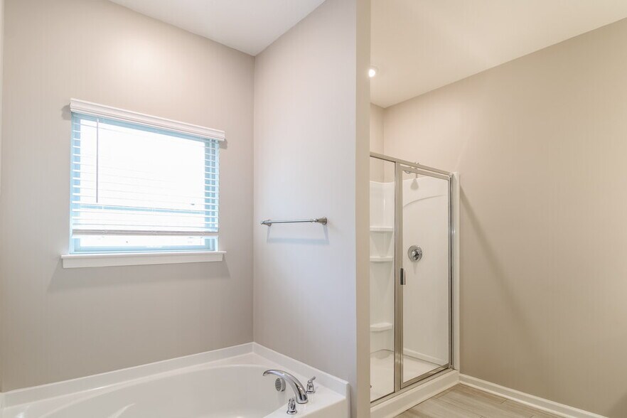 Building Photo - 365 Beau Tisdale Dr