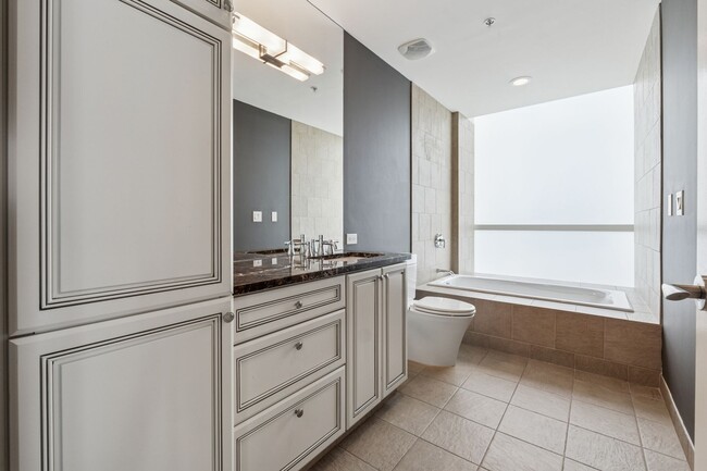 Building Photo - Luxury Living in Buckhead!