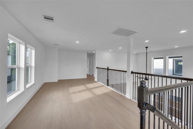 Building Photo - 4320 Avron Dr
