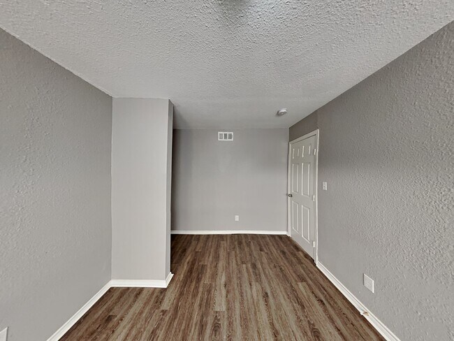 Building Photo - 1611 La Manda Blvd