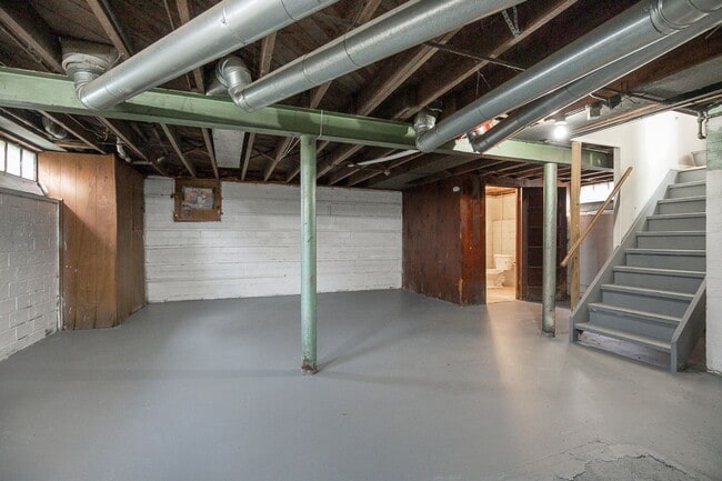 Building Photo - 3 BED 1 BATH BEAUTIFUL SINGLE FAMILY HOME