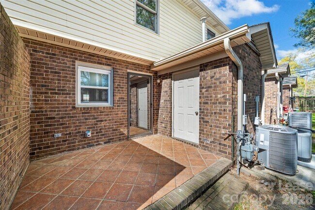 Building Photo - 1933 Ebenezer Rd