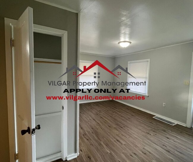 Building Photo - Step into comfort and convenience with this spacious 3-bedroom, 1-bathroom single-family home des...