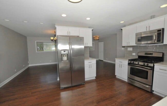Building Photo - 16121 S 88th Ave