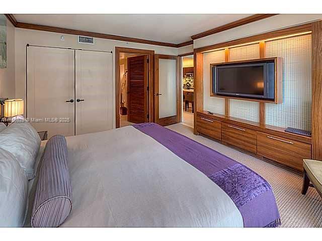 Building Photo - 6801 Collins Ave