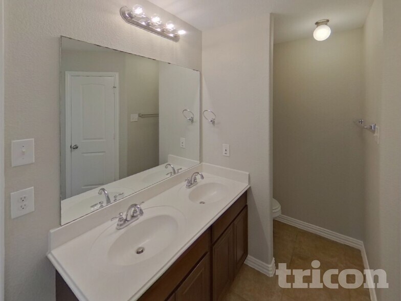 Building Photo - 8617 Silverbell Ln