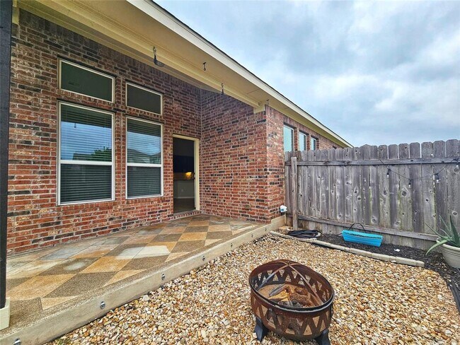 Building Photo - 637 Palmilla St