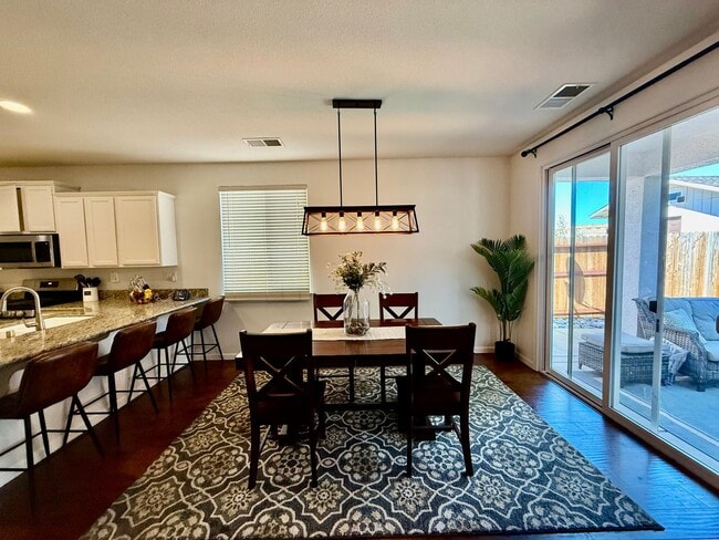Building Photo - Great home in a cul de sac