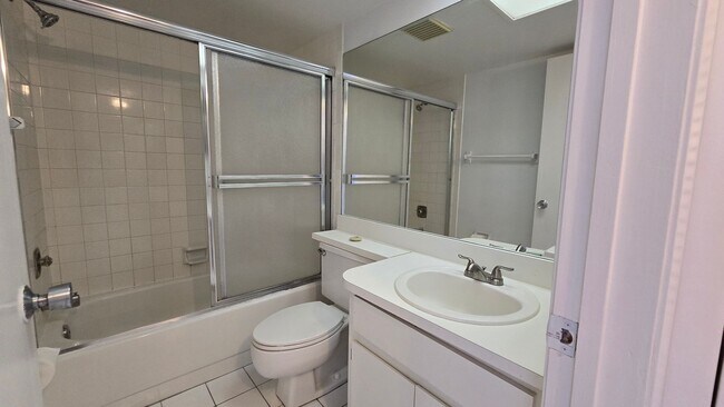 Building Photo - Nice 2/2 in the Gated East Lake Woodlands community