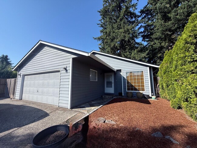 Building Photo - Spacious 3BD/2BA Home with Two-Car Garage,...