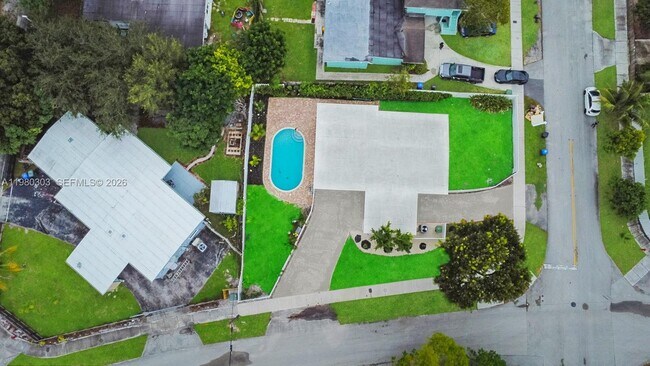 Building Photo - 3137 SW 15th St