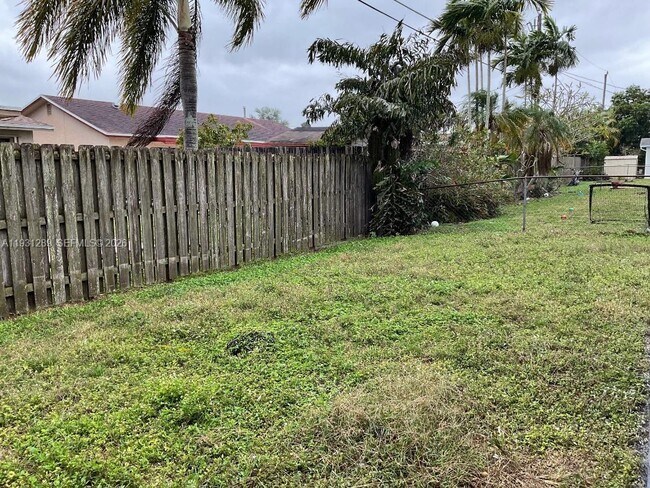 Building Photo - 11620 NW 31st Pl