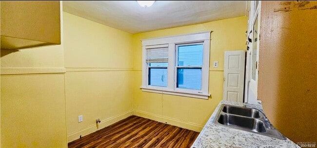 Building Photo - 320 Jewett Ave