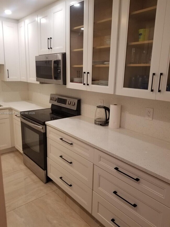 Building Photo - 2500 Parkview Dr