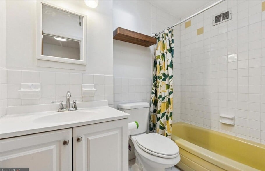 Building Photo - 7504 Valley Ave