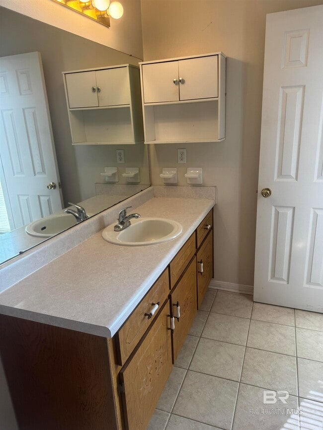 Building Photo - 20 Magnolia Cir