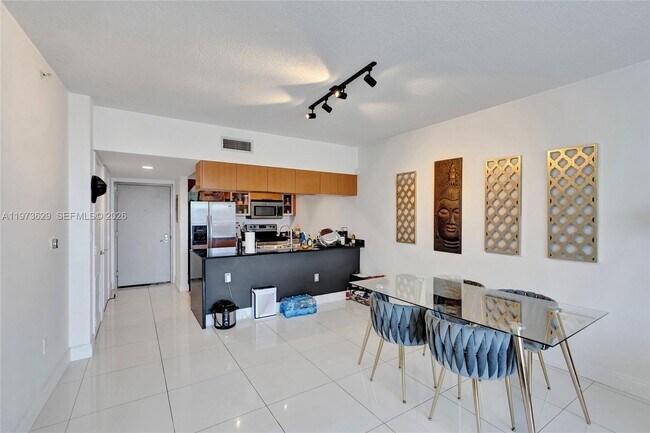 Building Photo - 1750 N Bayshore Dr