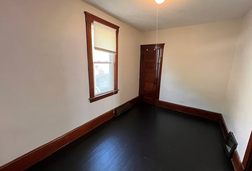 Building Photo - 6605 Bonna Ave