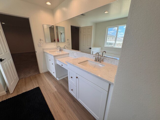 Building Photo - Beautiful 5 Bedroom 3 Bathroom Home Built in 2021