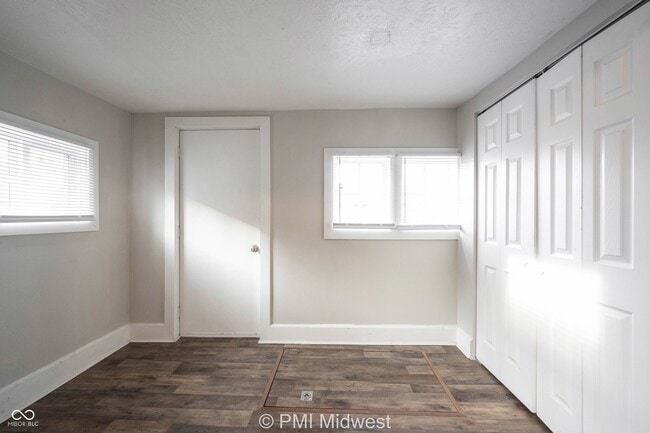 Building Photo - 1016 S Belmont Ave