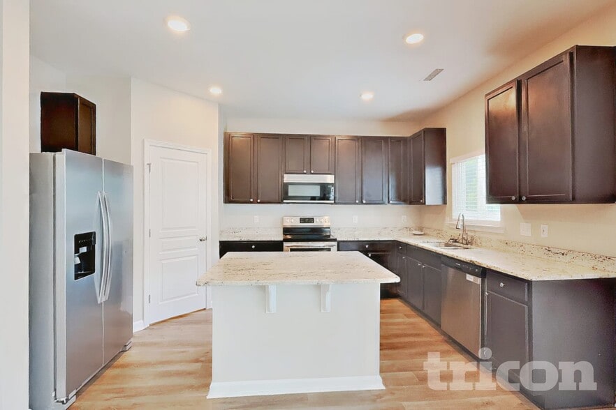 Building Photo - 923 Avondale Dr