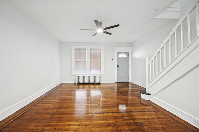 Building Photo - 5818 Addison St