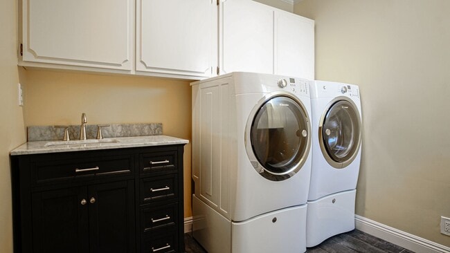 Building Photo - 5 bedroom, 5.5 bath, 4800 sq ft Prime Studio City Home with Pool and Hollywood Hills views