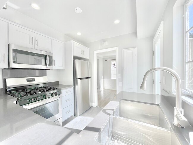 Primary Photo - 2033 S Beverly Glen Blvd