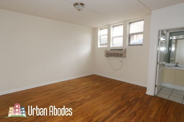 Building Photo - 911 W Dakin St