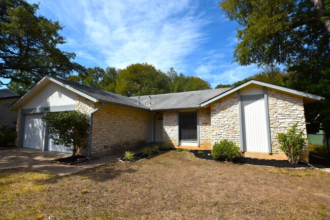 Primary Photo - Quaint South Austin Neighborhood - 3/2/2 o...