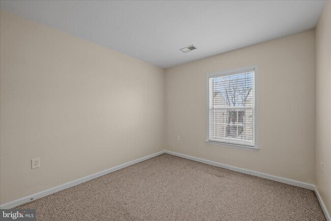 Building Photo - 36 Bruce Dr