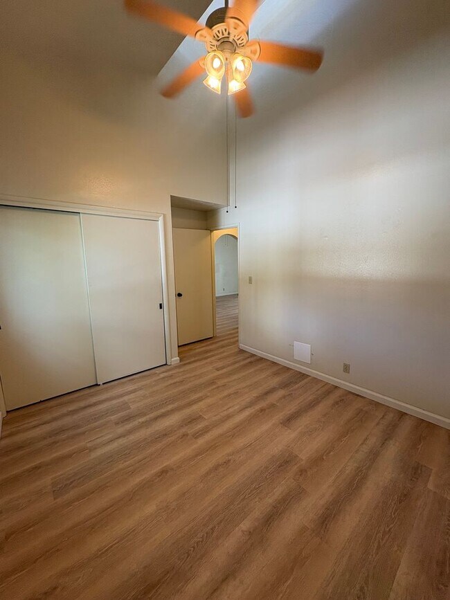 Building Photo - $3,000 / 2-BR / 2-BATH Townhouse with 1 pa...