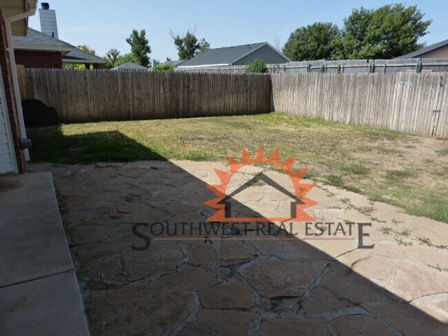 Building Photo - Beautiful 3 bedroom 2 bath brick home