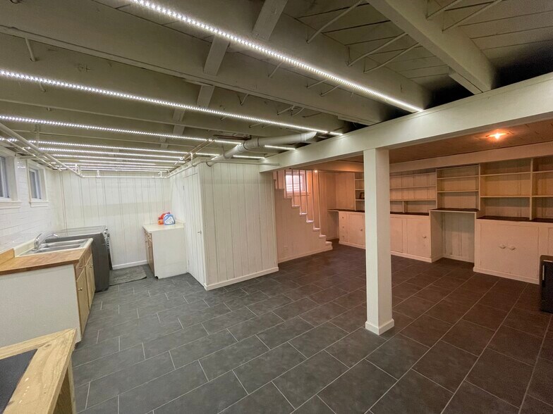 Building Photo - 206 Eastwood Ave