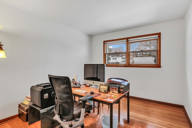 Building Photo - 826 Crestfield Ave