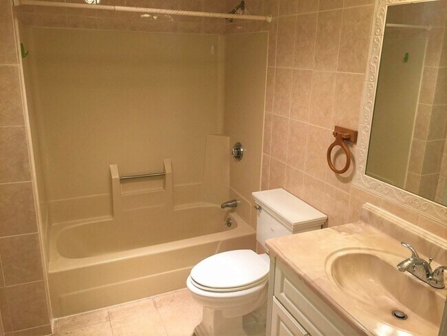 Building Photo - 200 Cove Way