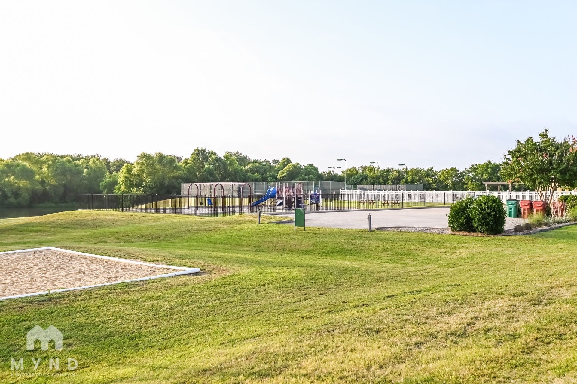 Building Photo - 2526 Sunset Dr