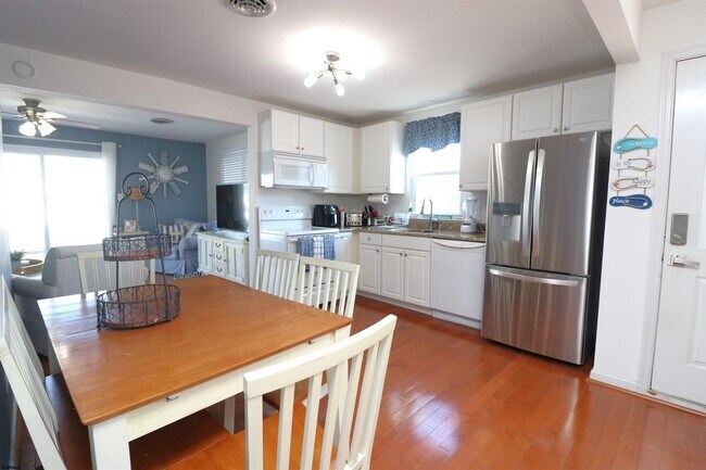 Building Photo - 20 N Clermont Ave