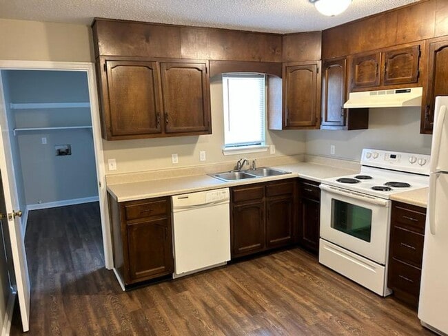 Building Photo - 5007B N. Moore Lane