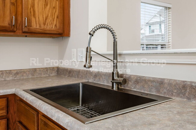 Building Photo - 1273 Grove Dr
