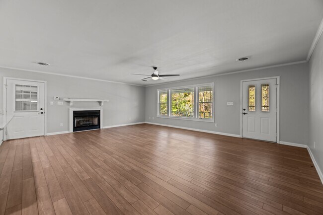 Building Photo - 105 3rd St