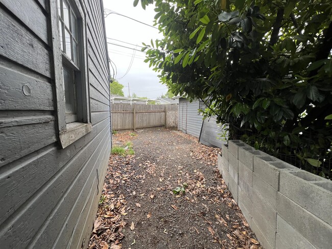 Building Photo - 1912 20th St NE