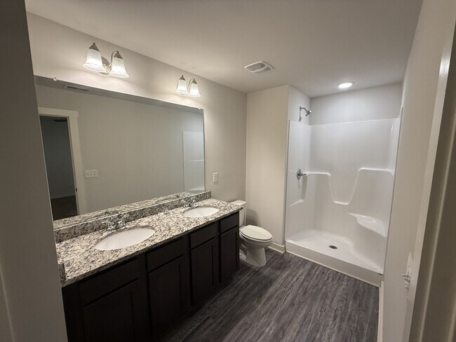 Building Photo - 680 The Heights Ln