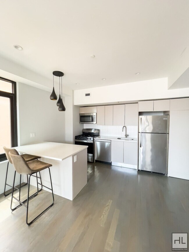 Building Photo - Bushwick Avenue / Spacious 2-Bed, 1-Bath /...