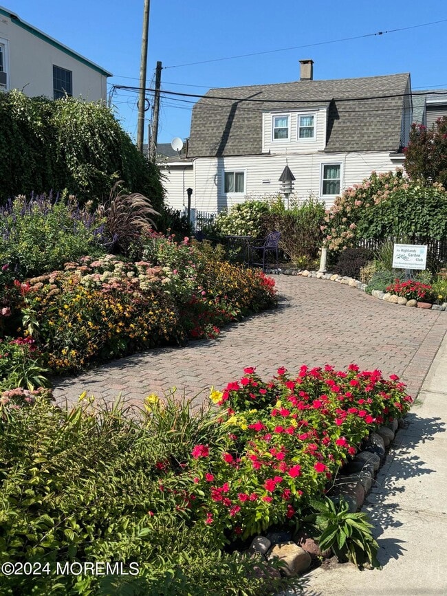 Building Photo - 132 Bay Ave